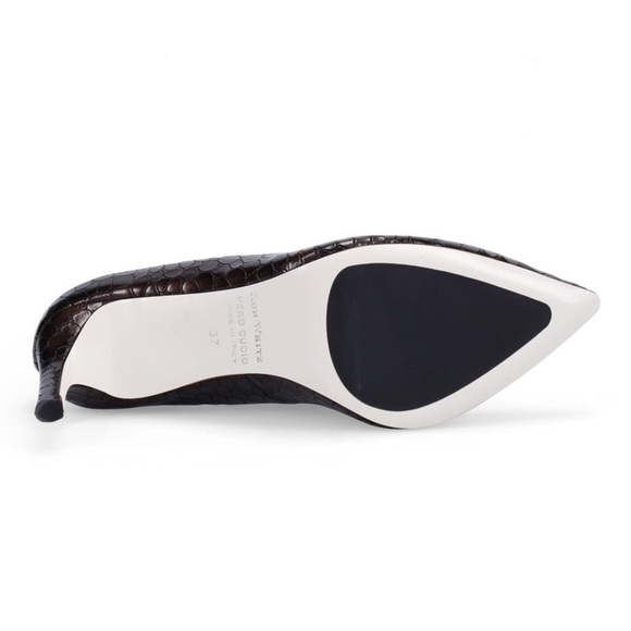 RON WHITE Cindy Lou Chocolate
in Weatherproof Pearlized Embossed Calf.
NWT - Picture 4 of 5